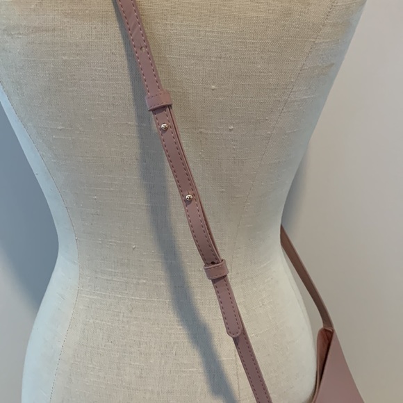 SAMARA Peony Medium Shoulder Bag w/ adjustable shoulder strap & 1 button closure - Picture 7 of 10